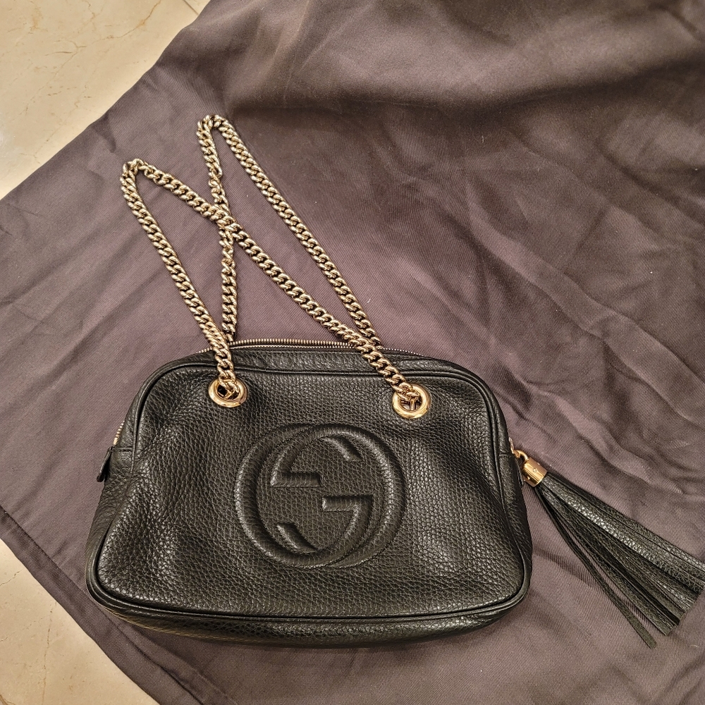 Pebbled calfskin soho chain bag